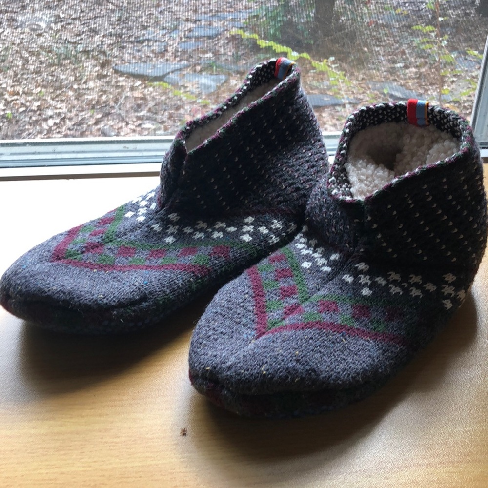 Bombas gripper slippers size L great condition!